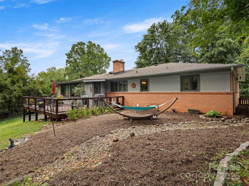 19 Pheasant Drive, Asheville, NC 28803.  MLS# CAR4284659, YatesRealty ID 31086. 