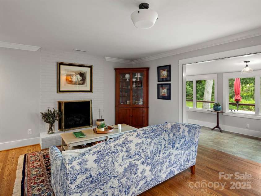 19 Pheasant Drive, Asheville, NC 28803.  MLS# CAR4284659, YatesRealty ID 31086. Breakfast area