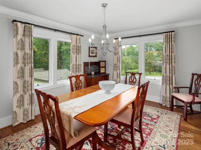 19 Pheasant Drive, Asheville, NC 28803.  MLS# CAR4284659, YatesRealty ID 31086. Dinning room