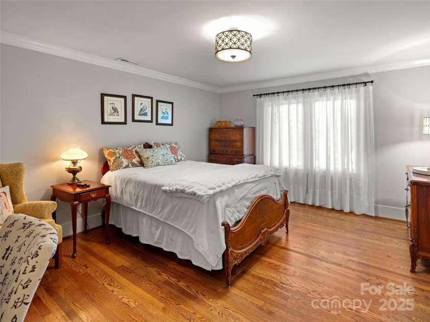 19 Pheasant Drive, Asheville, NC 28803.  MLS# CAR4284659, YatesRealty ID 31086. Guestroom