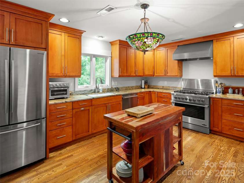19 Pheasant Drive, Asheville, NC 28803.  MLS# CAR4284659, YatesRealty ID 31086. Kitchen