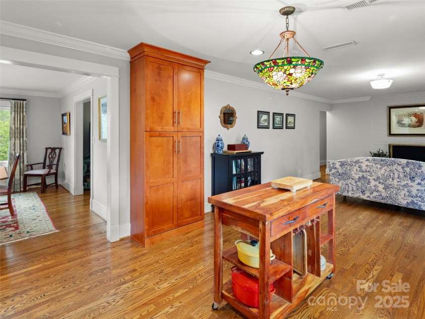 19 Pheasant Drive, Asheville, NC 28803.  MLS# CAR4284659, YatesRealty ID 31086. Kitchen