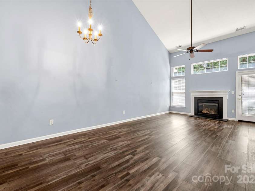 1883 Lookout Lane, Gastonia, NC 28054.  MLS# CAR4286536, YatesRealty ID 31087. 