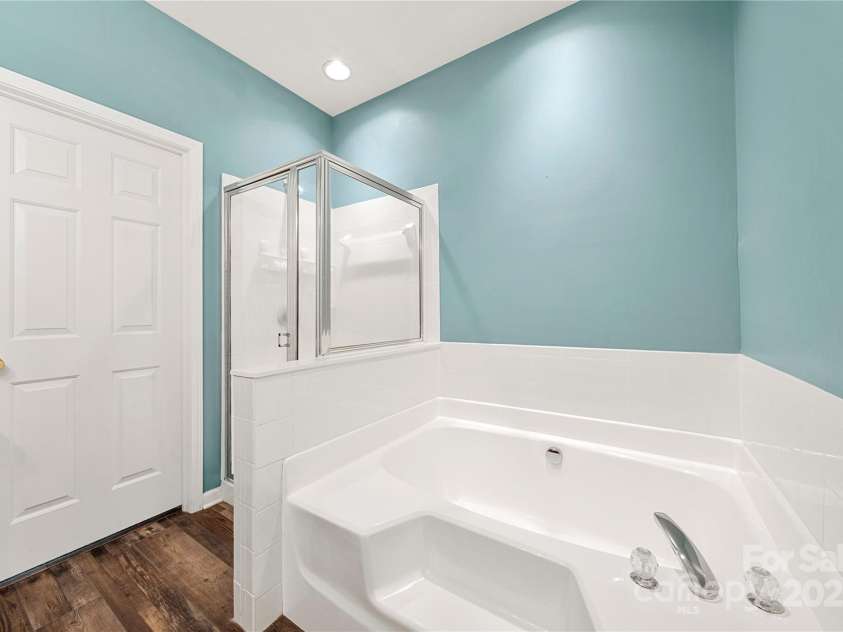 1883 Lookout Lane, Gastonia, NC 28054.  MLS# CAR4286536, YatesRealty ID 31087. 