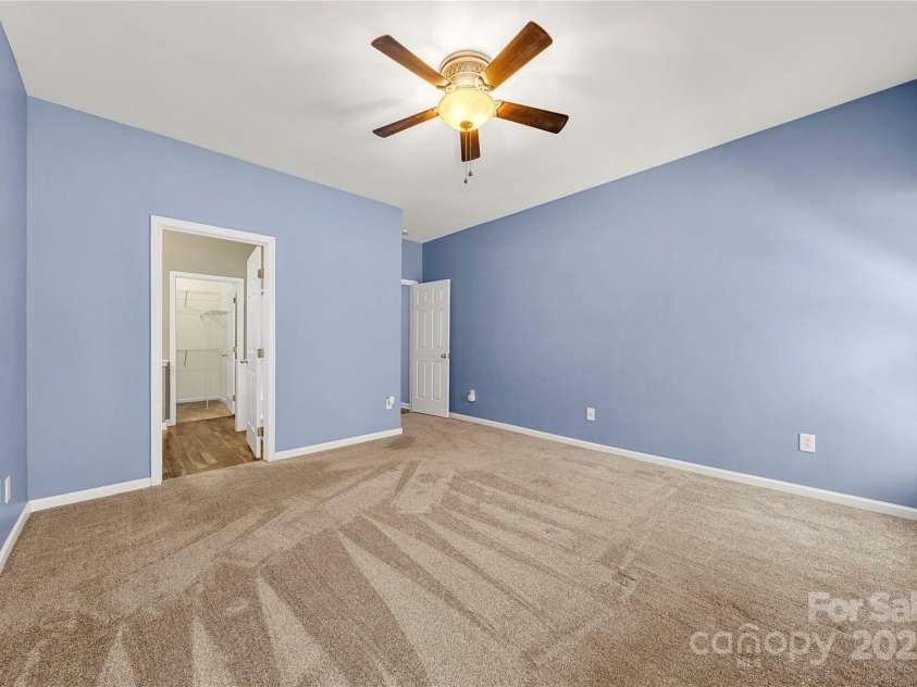 1883 Lookout Lane, Gastonia, NC 28054.  MLS# CAR4286536, YatesRealty ID 31087. 