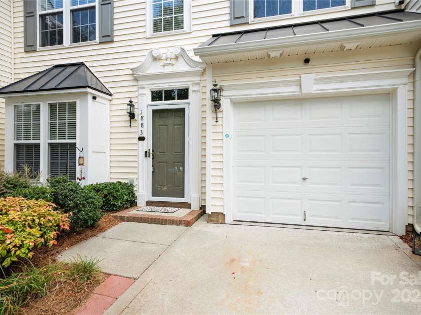 1883 Lookout Lane, Gastonia, NC 28054.  MLS# CAR4286536, YatesRealty ID 31087. 