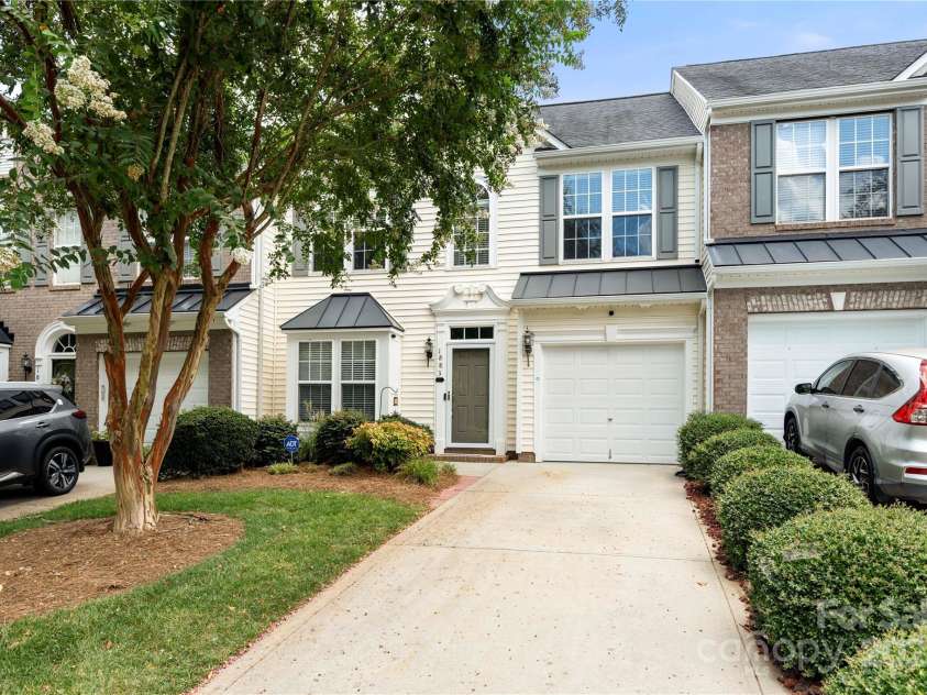1883 Lookout Lane, Gastonia, NC 28054.  MLS# CAR4286536, YatesRealty ID 31087. 