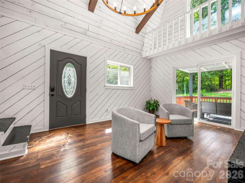 3276 Howard Gap Road, Hendersonville, NC 28792.  MLS# CAR4393443, YatesRealty ID 31087. 