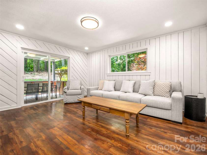 3276 Howard Gap Road, Hendersonville, NC 28792.  MLS# CAR4393443, YatesRealty ID 31087. 