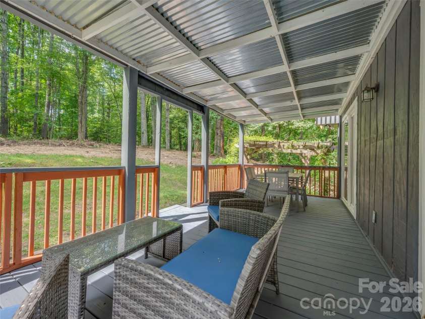 3276 Howard Gap Road, Hendersonville, NC 28792.  MLS# CAR4393443, YatesRealty ID 31087. 