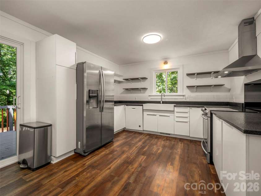 3276 Howard Gap Road, Hendersonville, NC 28792.  MLS# CAR4393443, YatesRealty ID 31087. 