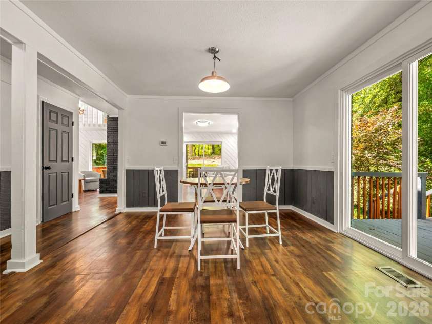 3276 Howard Gap Road, Hendersonville, NC 28792.  MLS# CAR4393443, YatesRealty ID 31087. 