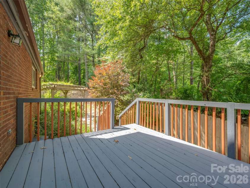 3276 Howard Gap Road, Hendersonville, NC 28792.  MLS# CAR4393443, YatesRealty ID 31087. 