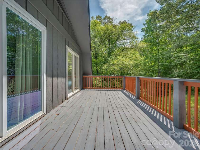3276 Howard Gap Road, Hendersonville, NC 28792.  MLS# CAR4393443, YatesRealty ID 31087. 