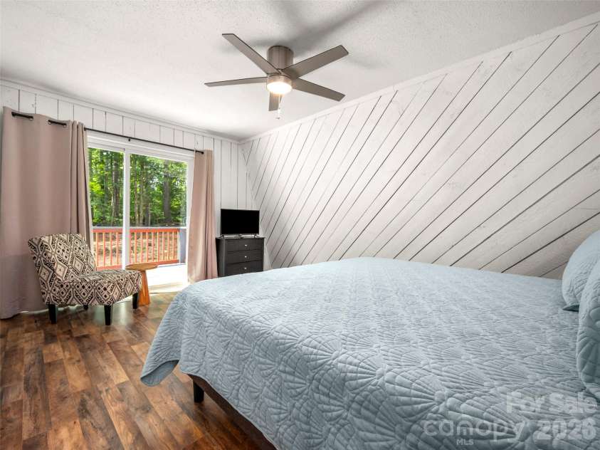3276 Howard Gap Road, Hendersonville, NC 28792.  MLS# CAR4393443, YatesRealty ID 31087. 