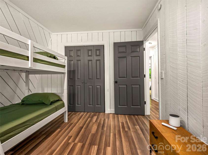 3276 Howard Gap Road, Hendersonville, NC 28792.  MLS# CAR4393443, YatesRealty ID 31087. 