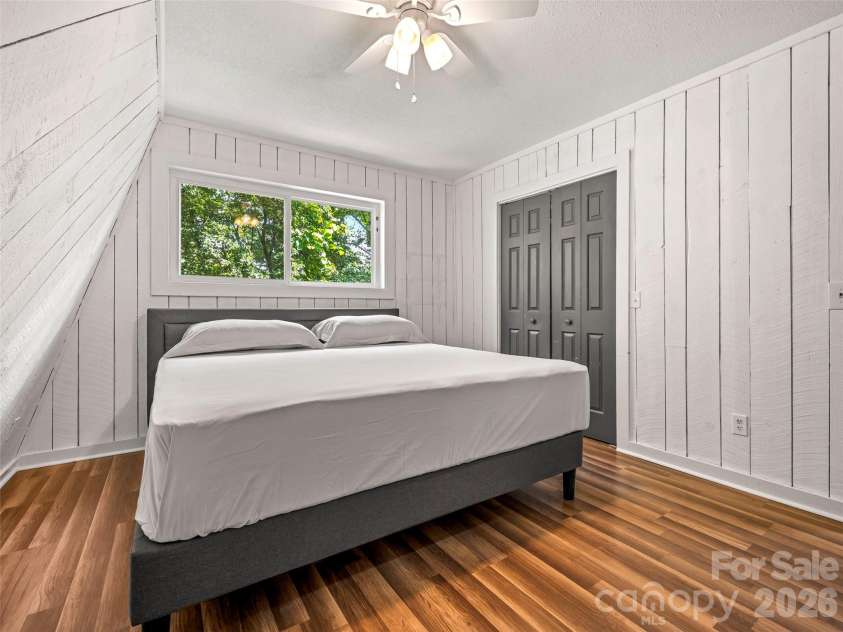 3276 Howard Gap Road, Hendersonville, NC 28792.  MLS# CAR4393443, YatesRealty ID 31087. 