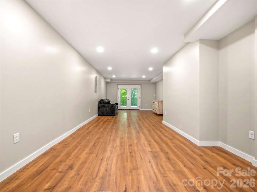 3276 Howard Gap Road, Hendersonville, NC 28792.  MLS# CAR4393443, YatesRealty ID 31087. 