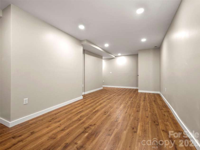 3276 Howard Gap Road, Hendersonville, NC 28792.  MLS# CAR4393443, YatesRealty ID 31087. 