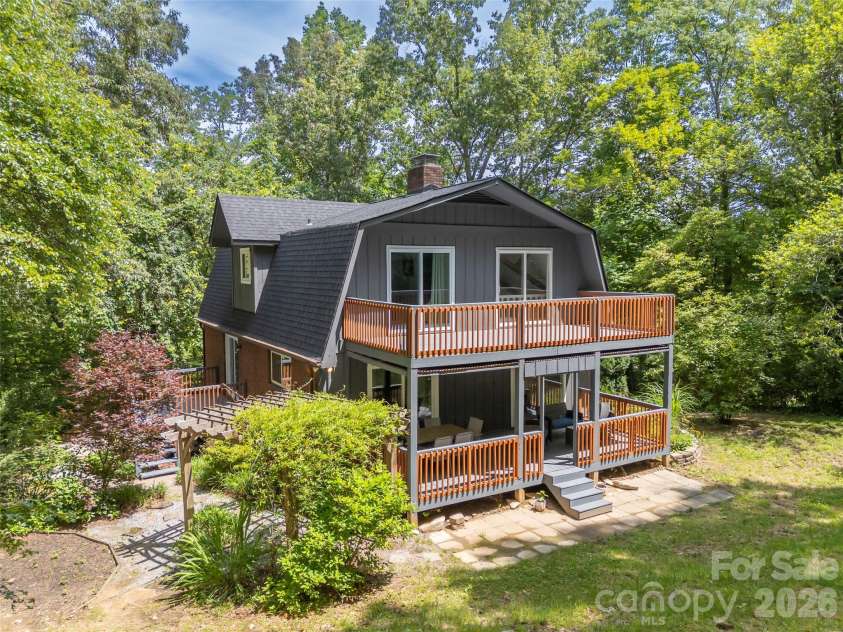 3276 Howard Gap Road, Hendersonville, NC 28792.  MLS# CAR4393443, YatesRealty ID 31087. 