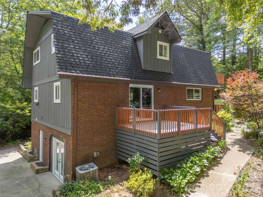 3276 Howard Gap Road, Hendersonville, NC 28792.  MLS# CAR4393443, YatesRealty ID 31087. 