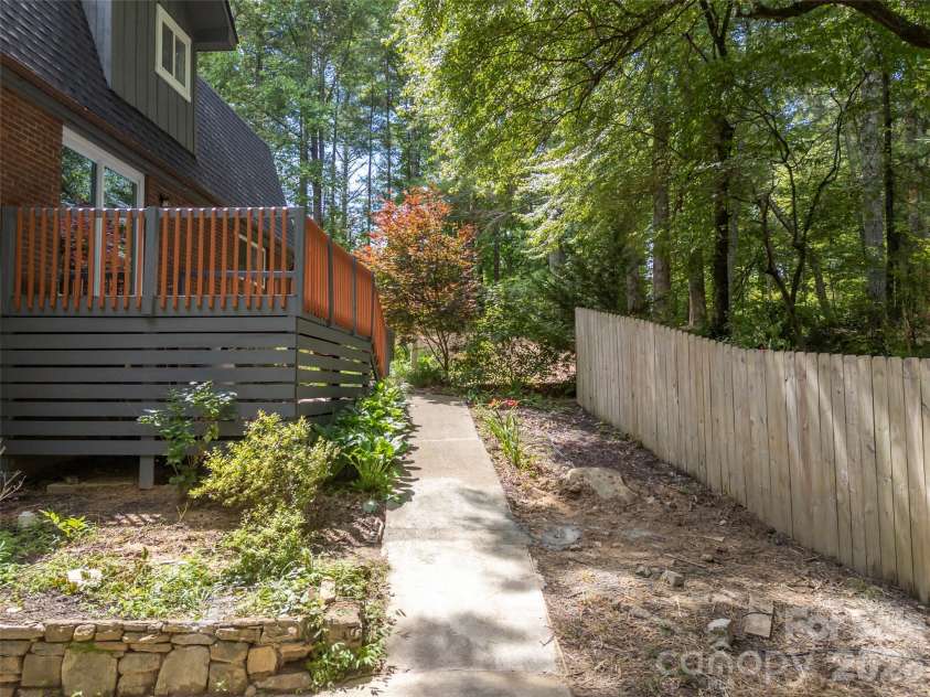 3276 Howard Gap Road, Hendersonville, NC 28792.  MLS# CAR4393443, YatesRealty ID 31087. 