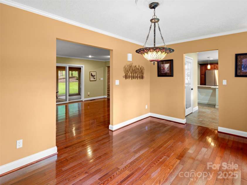 24 Ballantree Drive, Asheville, NC 28803.  MLS# CAR4289014, YatesRealty ID 31089. 