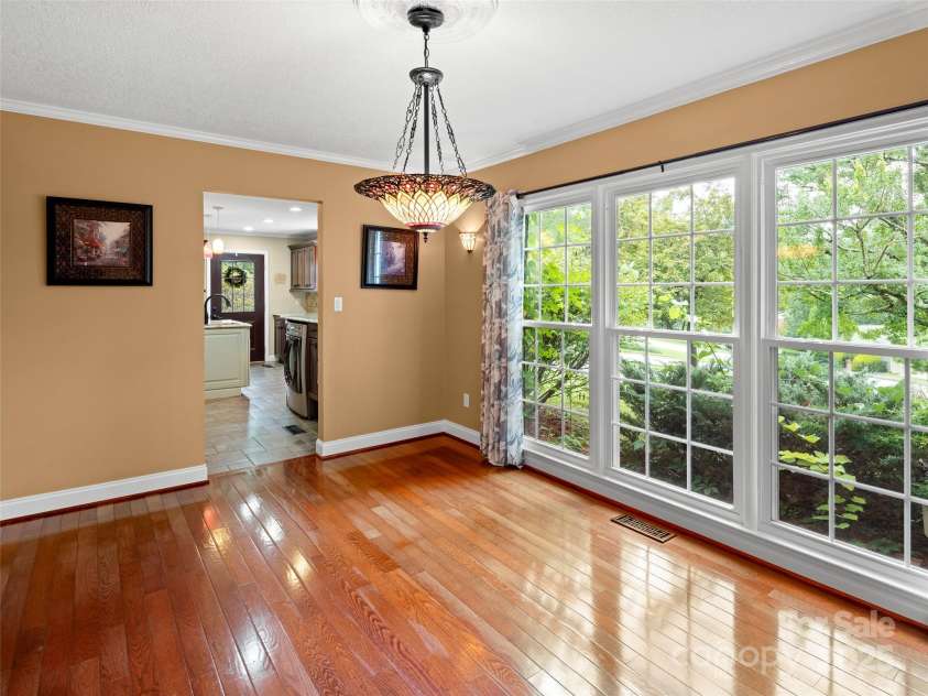 24 Ballantree Drive, Asheville, NC 28803.  MLS# CAR4289014, YatesRealty ID 31089. 