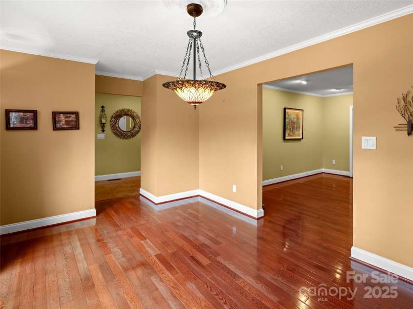 24 Ballantree Drive, Asheville, NC 28803.  MLS# CAR4289014, YatesRealty ID 31089. 