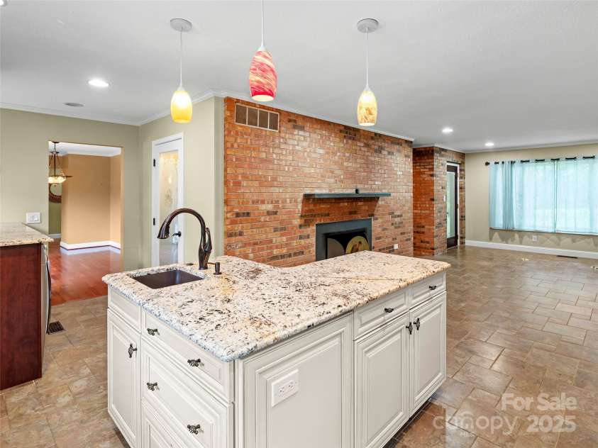 24 Ballantree Drive, Asheville, NC 28803.  MLS# CAR4289014, YatesRealty ID 31089. 