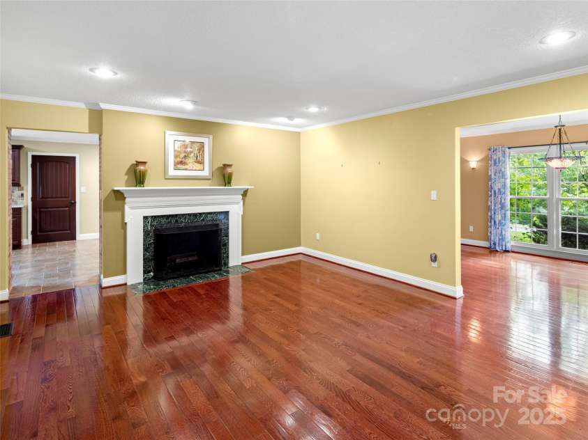 24 Ballantree Drive, Asheville, NC 28803.  MLS# CAR4289014, YatesRealty ID 31089. 