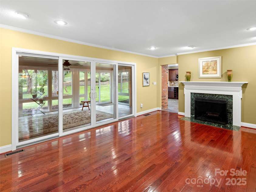 24 Ballantree Drive, Asheville, NC 28803.  MLS# CAR4289014, YatesRealty ID 31089. 