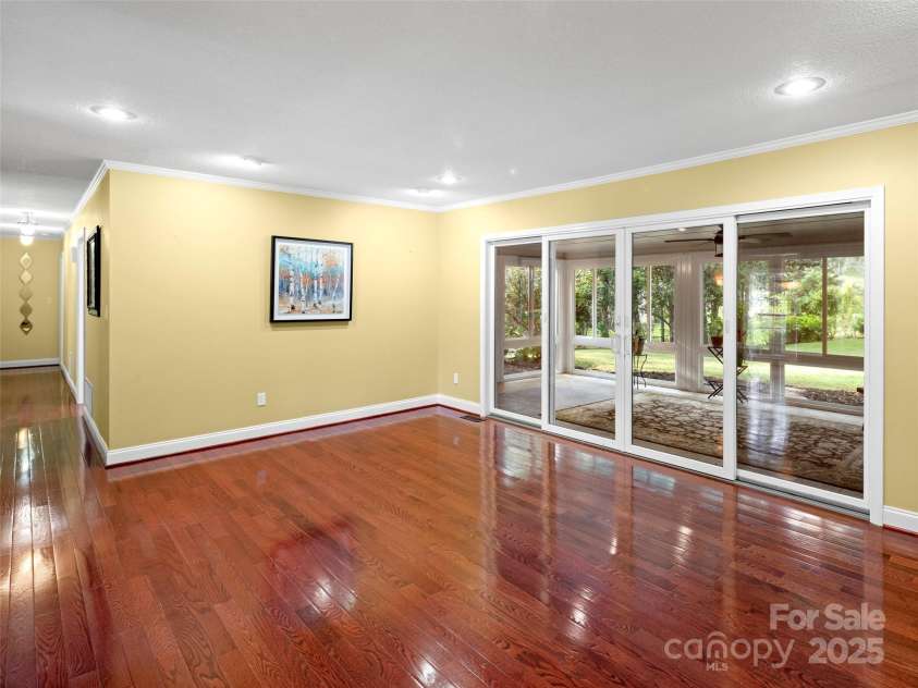 24 Ballantree Drive, Asheville, NC 28803.  MLS# CAR4289014, YatesRealty ID 31089. 