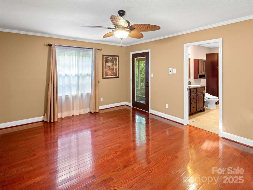 24 Ballantree Drive, Asheville, NC 28803.  MLS# CAR4289014, YatesRealty ID 31089. 