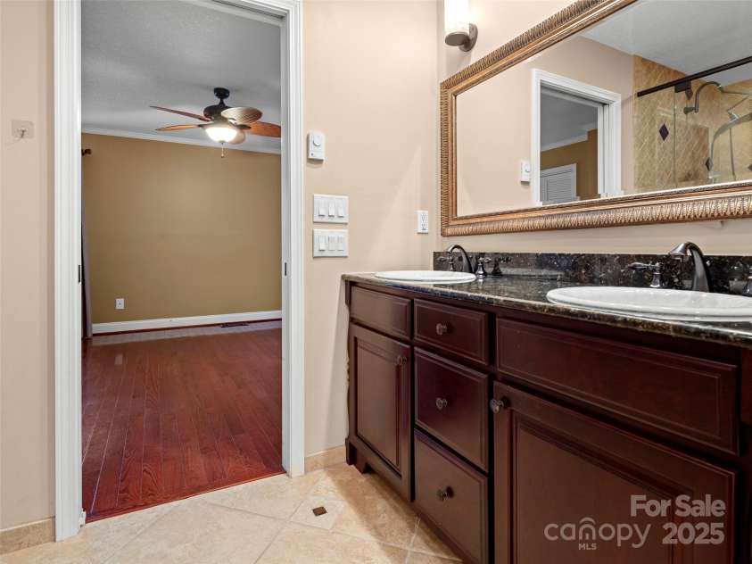 24 Ballantree Drive, Asheville, NC 28803.  MLS# CAR4289014, YatesRealty ID 31089. 