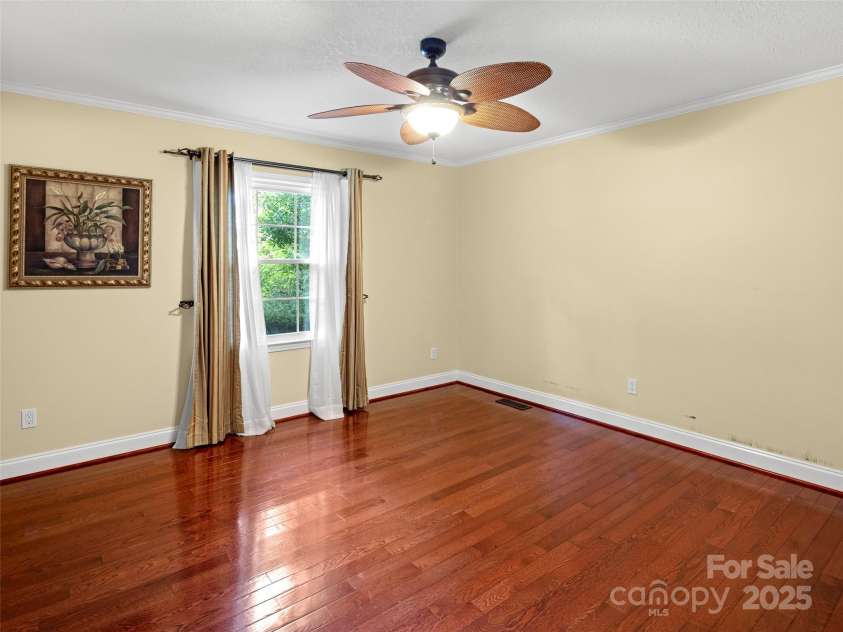 24 Ballantree Drive, Asheville, NC 28803.  MLS# CAR4289014, YatesRealty ID 31089. 