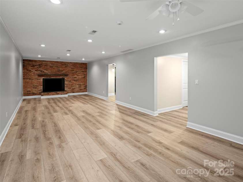 24 Ballantree Drive, Asheville, NC 28803.  MLS# CAR4289014, YatesRealty ID 31089. 