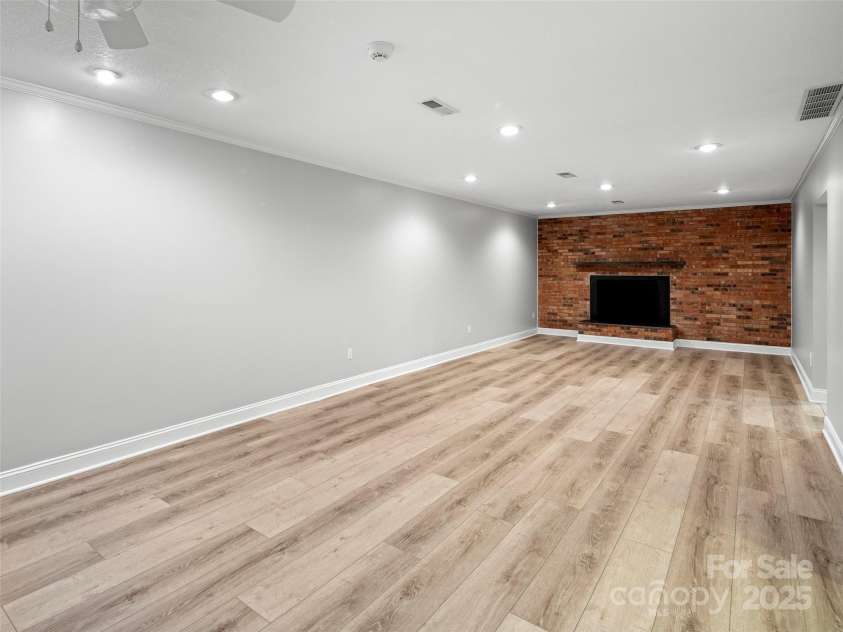 24 Ballantree Drive, Asheville, NC 28803.  MLS# CAR4289014, YatesRealty ID 31089. 