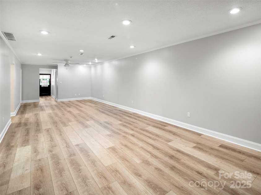 24 Ballantree Drive, Asheville, NC 28803.  MLS# CAR4289014, YatesRealty ID 31089. 