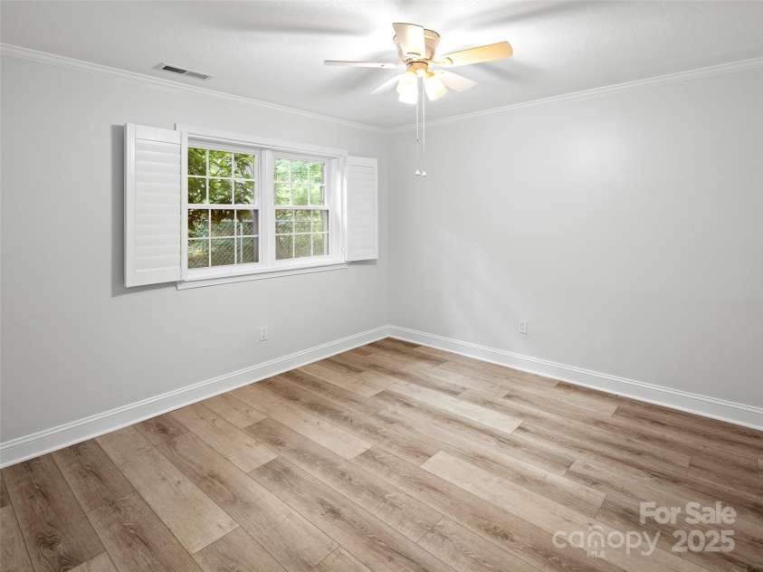 24 Ballantree Drive, Asheville, NC 28803.  MLS# CAR4289014, YatesRealty ID 31089. 