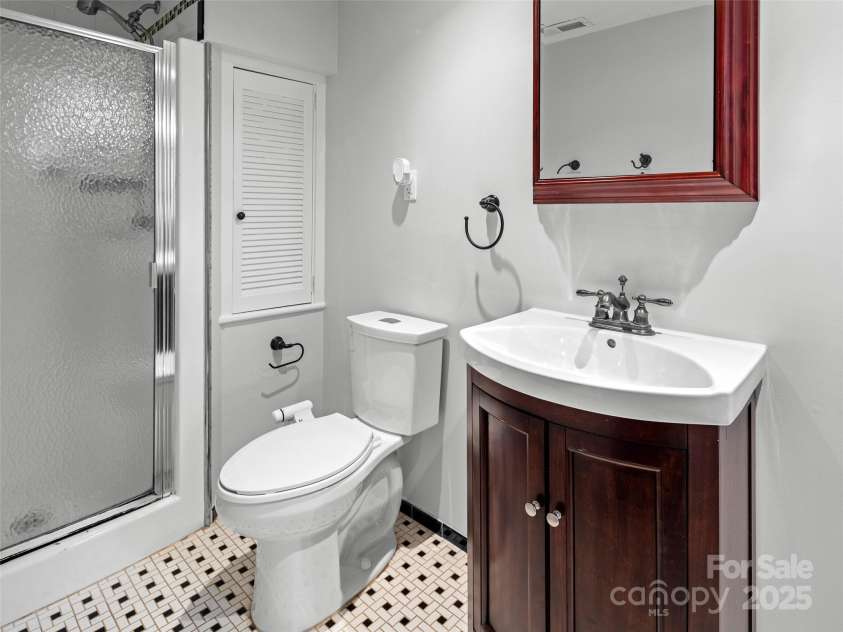 24 Ballantree Drive, Asheville, NC 28803.  MLS# CAR4289014, YatesRealty ID 31089. 