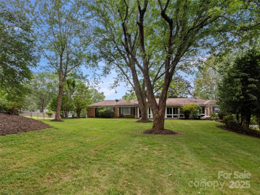 24 Ballantree Drive, Asheville, NC 28803.  MLS# CAR4289014, YatesRealty ID 31089. 