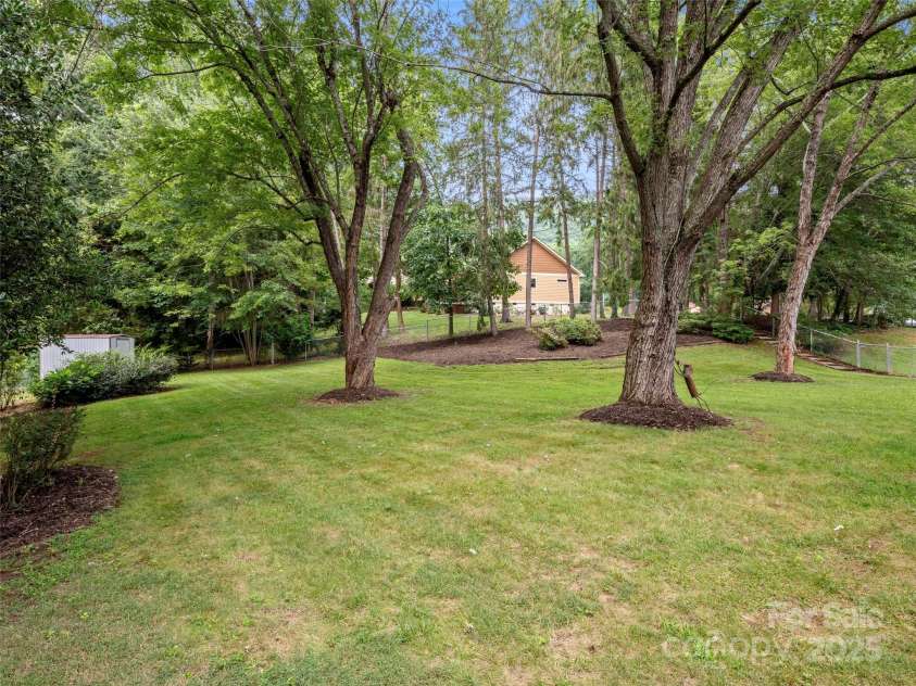 24 Ballantree Drive, Asheville, NC 28803.  MLS# CAR4289014, YatesRealty ID 31089. 