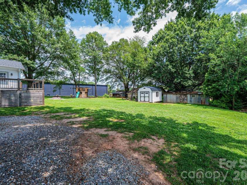 1460 17th Street, Hickory, NC 28601.  MLS# CAR4391514, YatesRealty ID 31090. 