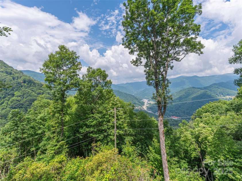 236 Dove Drive, Maggie Valley, NC 28751.  MLS# CAR4289160, YatesRealty ID 31090. 
