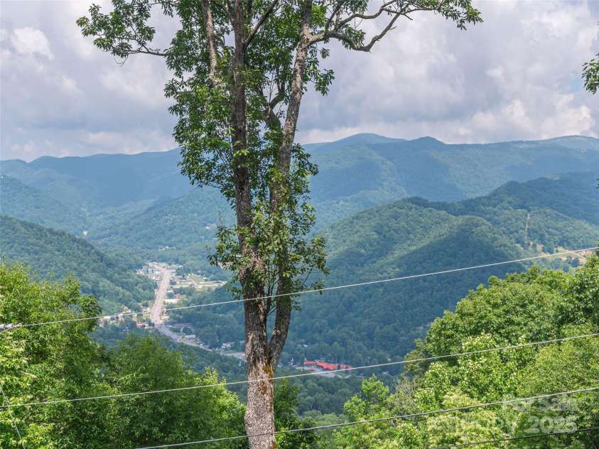 236 Dove Drive, Maggie Valley, NC 28751.  MLS# CAR4289160, YatesRealty ID 31090. 
