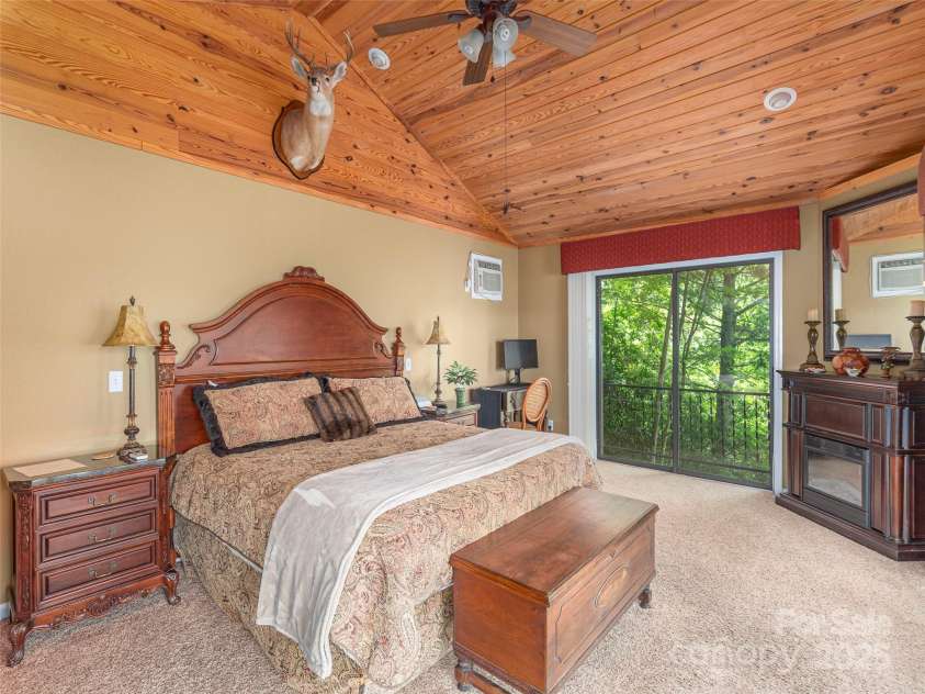 236 Dove Drive, Maggie Valley, NC 28751.  MLS# CAR4289160, YatesRealty ID 31090. 