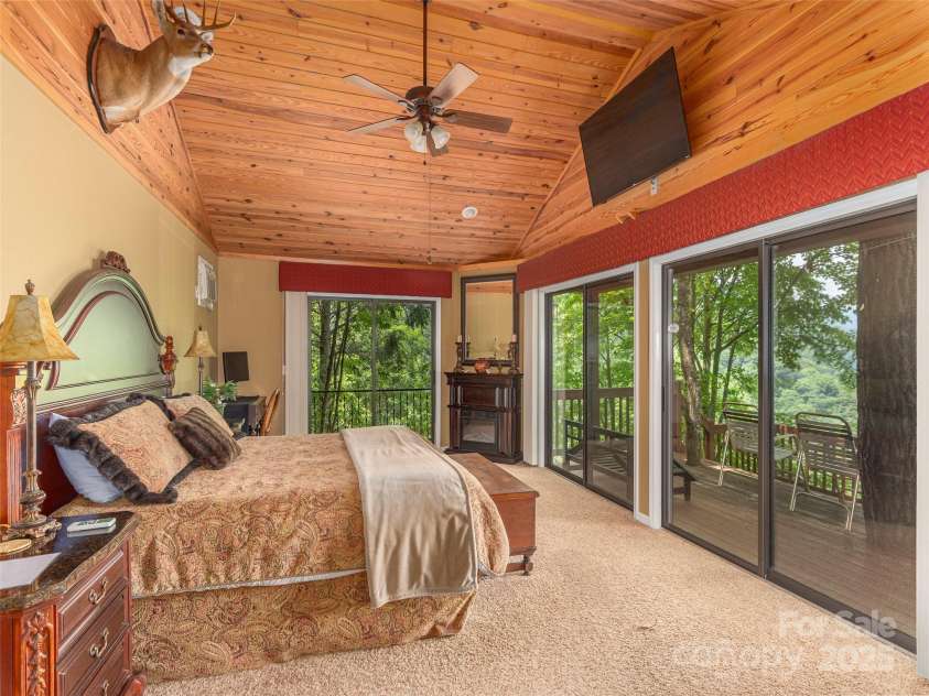 236 Dove Drive, Maggie Valley, NC 28751.  MLS# CAR4289160, YatesRealty ID 31090. 