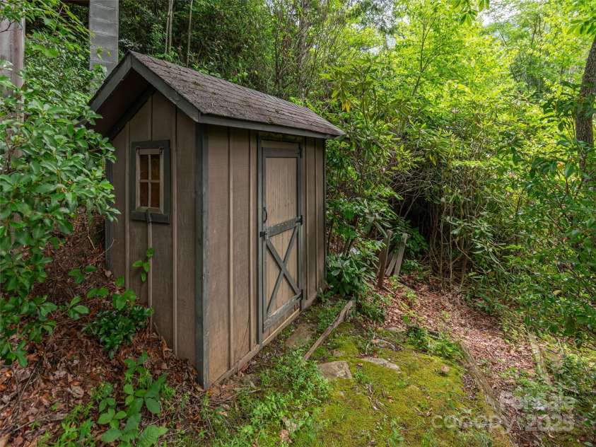 236 Dove Drive, Maggie Valley, NC 28751.  MLS# CAR4289160, YatesRealty ID 31090. 
