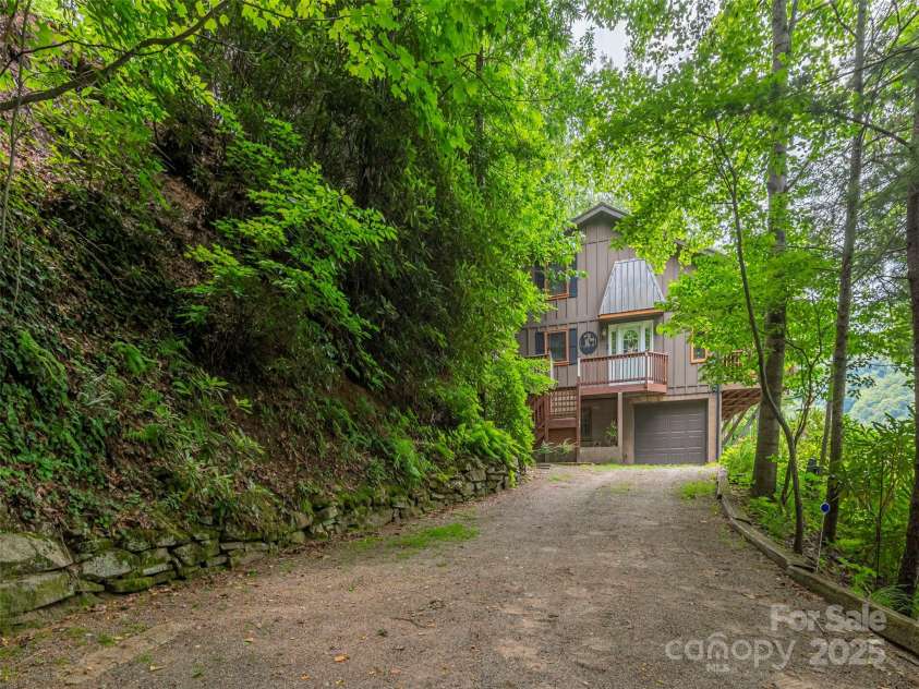 236 Dove Drive, Maggie Valley, NC 28751.  MLS# CAR4289160, YatesRealty ID 31090. 
